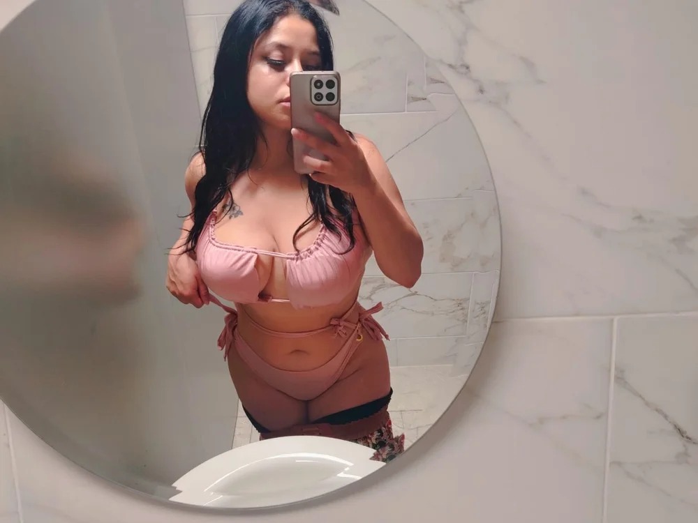 antonella_wayne_lr Chatroom