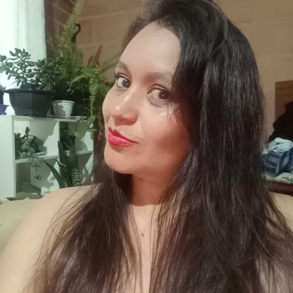 ariadna_chubbys25 Chatroom