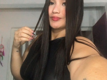 ariana-boobs
