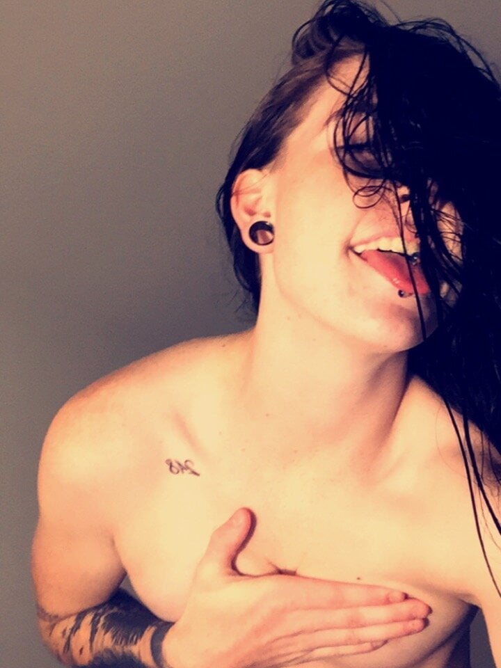 ashleyxxx22 Webcam Profile Picture ashleyxxx22 Chatroom