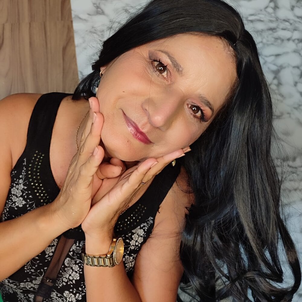 ashlyinparis69 Chatroom