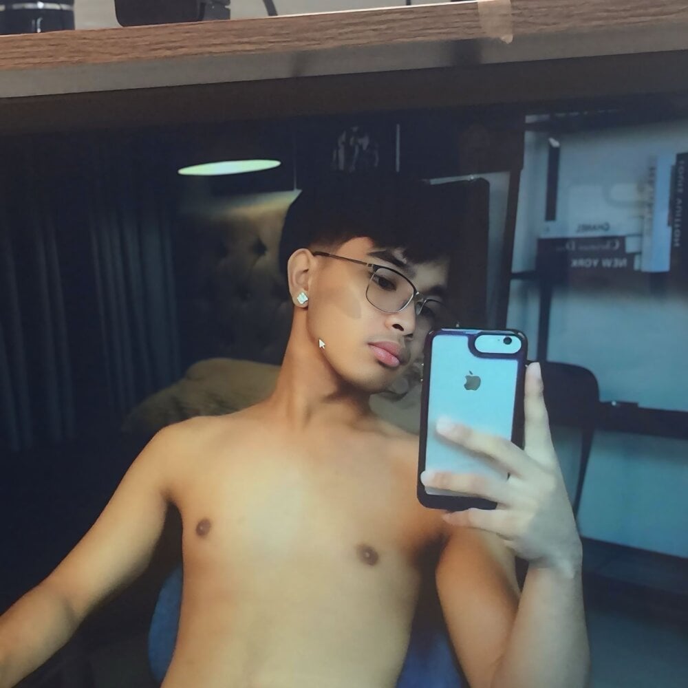 asianboyfuckharder Chatroom