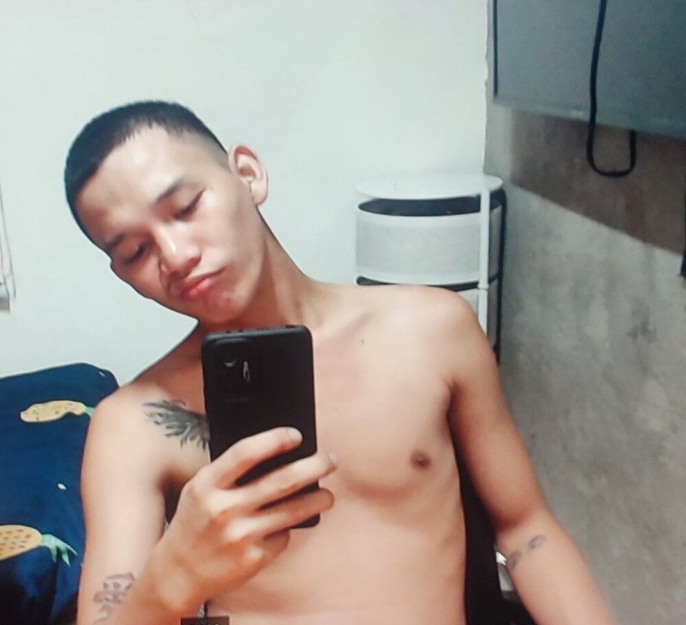asianmonstercock05 Chatroom
