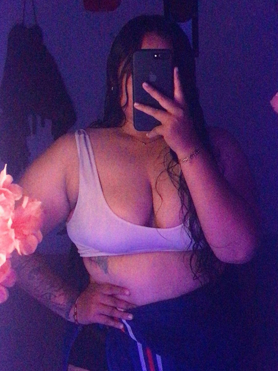bellotabigtits18 Chatroom