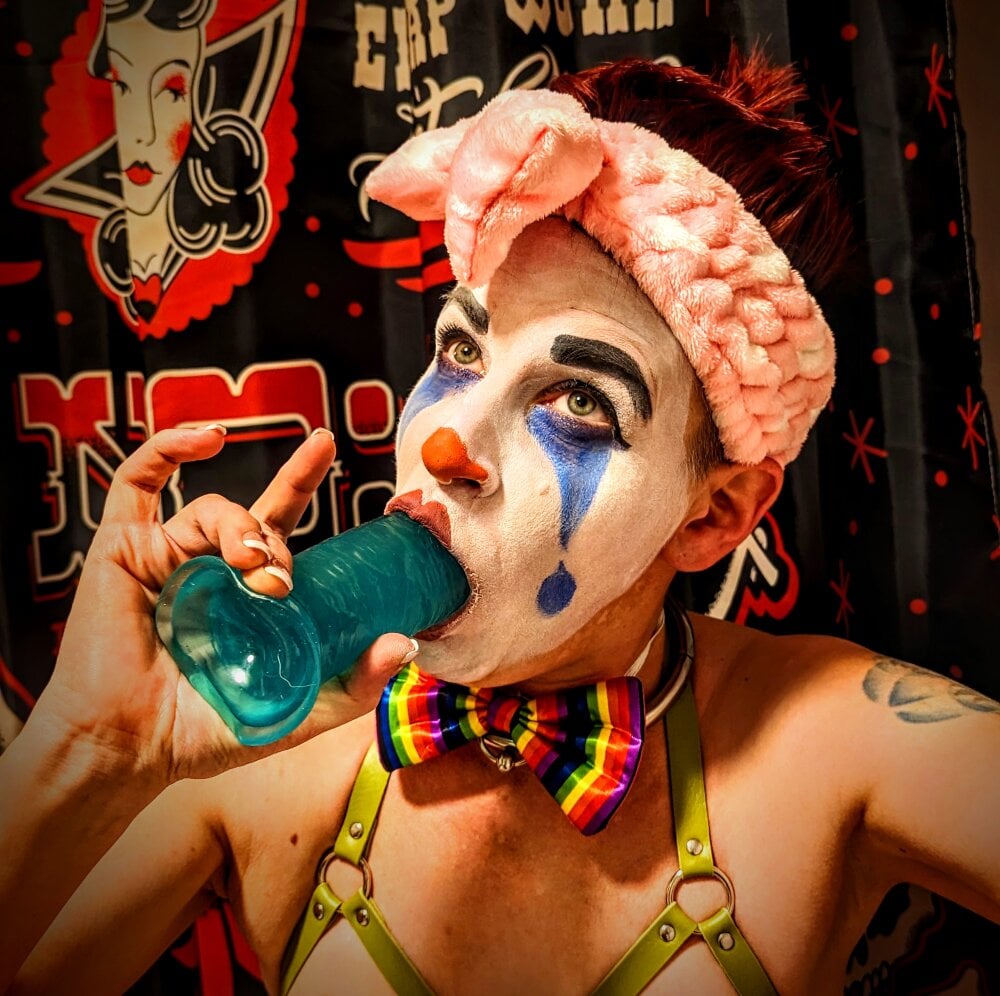 betty-bombshell Chatroom