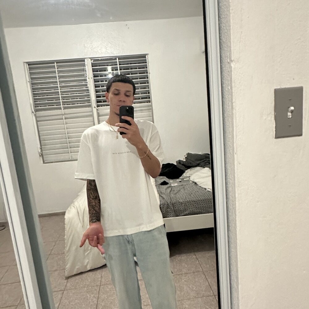 bigcocklugo Chatroom