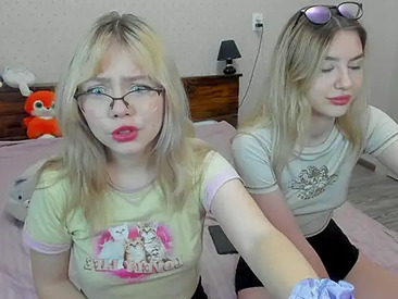 blondes_with_glasses
