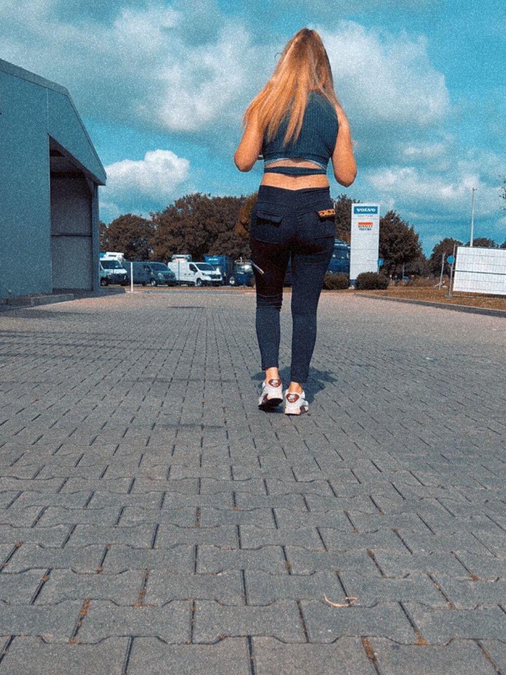 blondgirl25 Chatroom