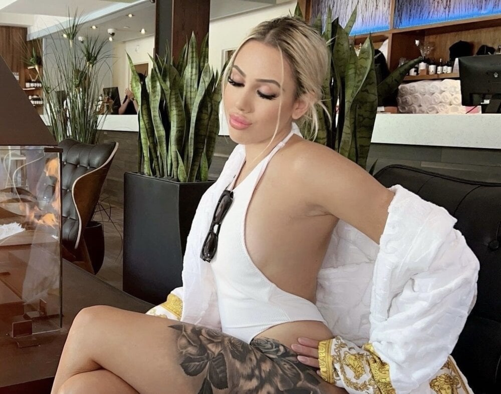 blondybigass15 Chatroom