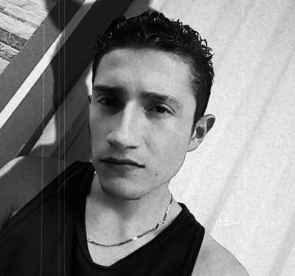 boy_naughty18 Chatroom