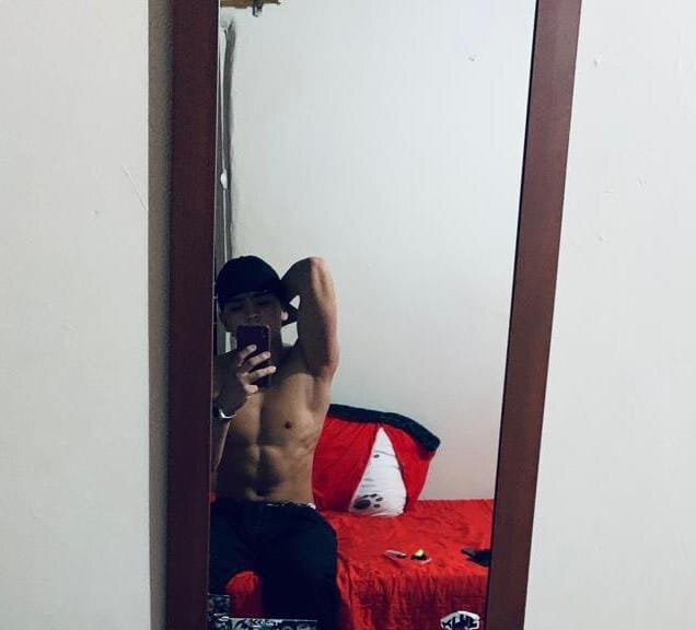 boyhot-_- Chatroom