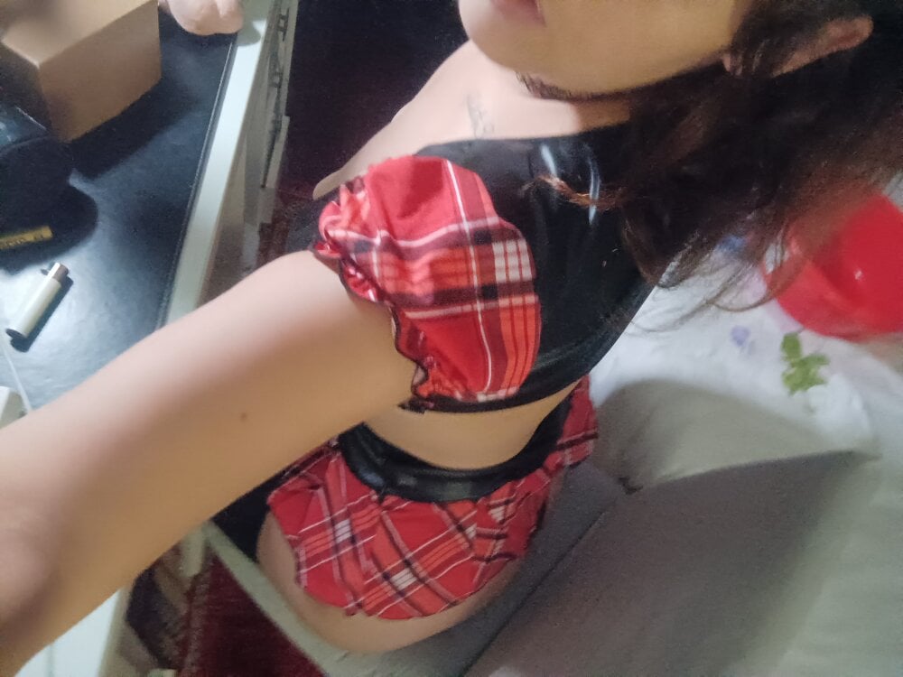 bratty_niagara Chatroom