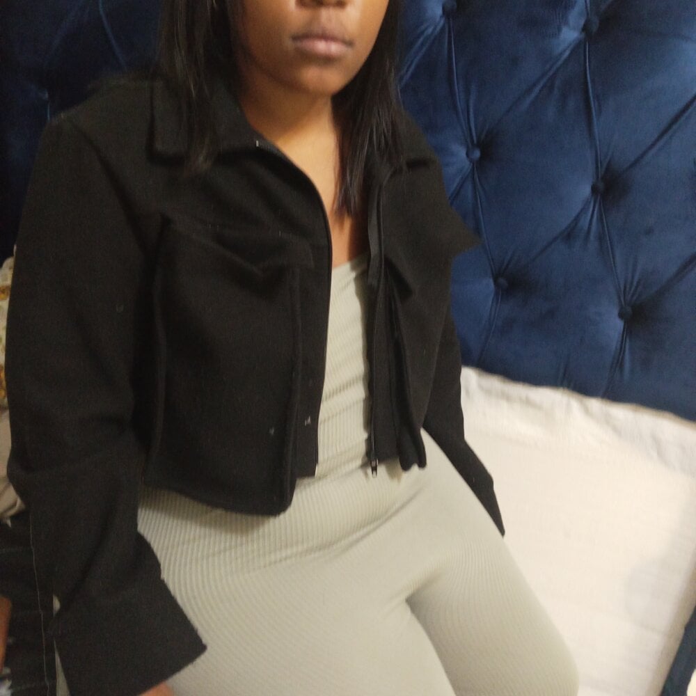 bustyass40 Chatroom
