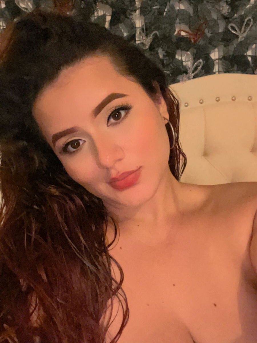 bustyluciana_____ Chatroom