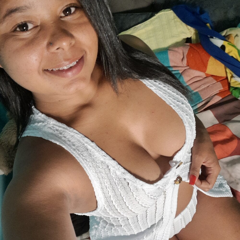 caata_cata Webcam Profile Picture caata_cata Chatroom