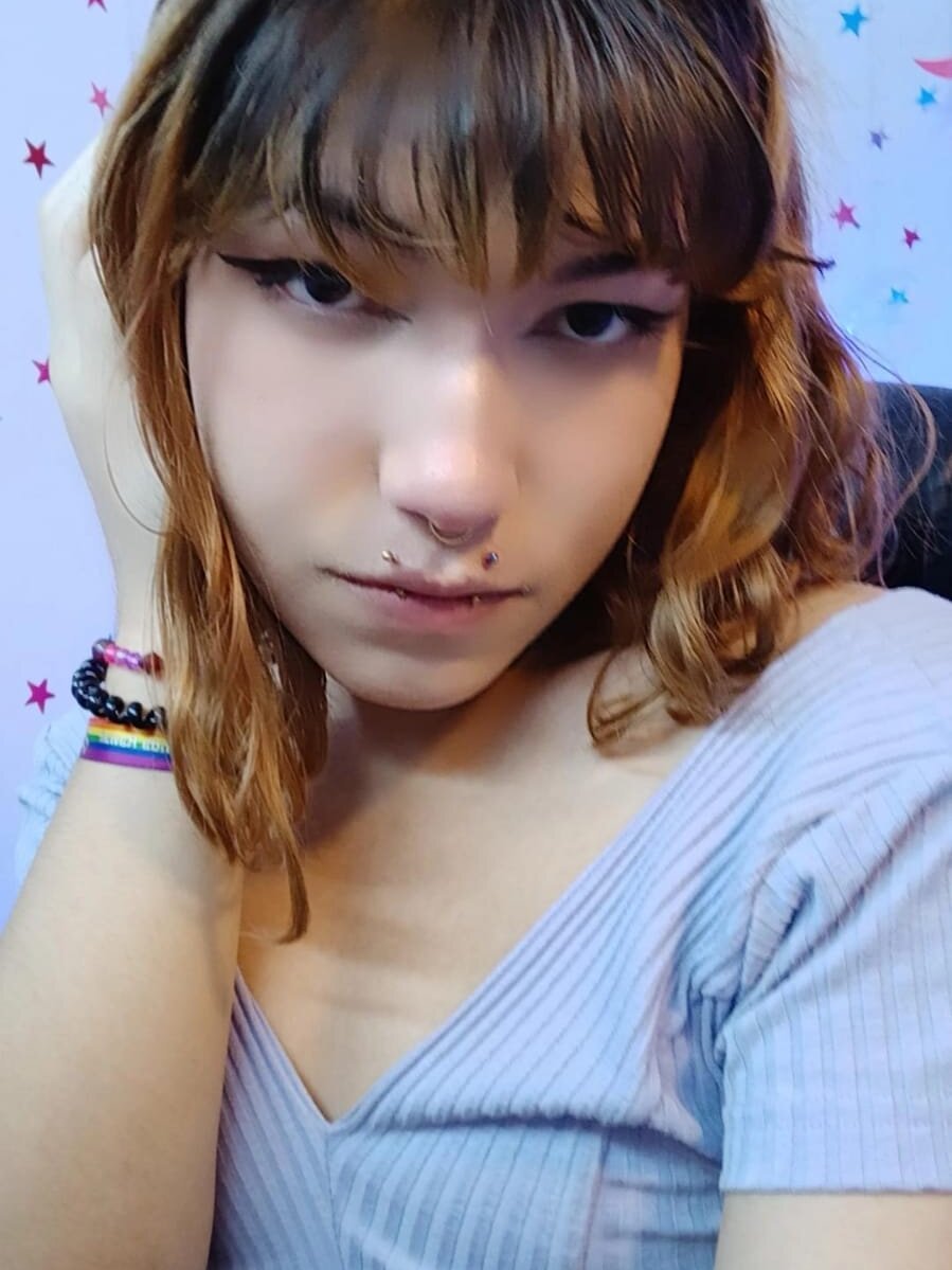 christina_vamp1 Webcam Profile Picture christina_vamp1 Chatroom