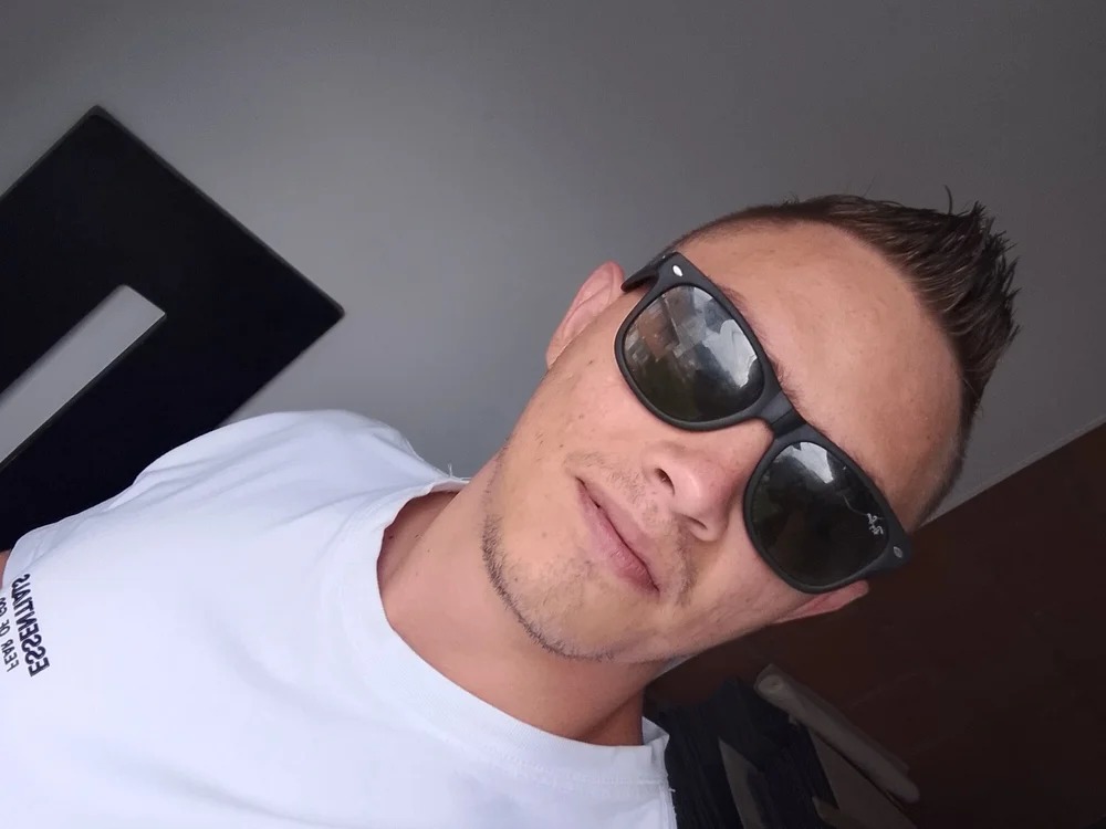 cristhipe Chatroom