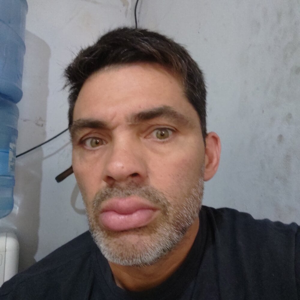 cristianbenite Chatroom