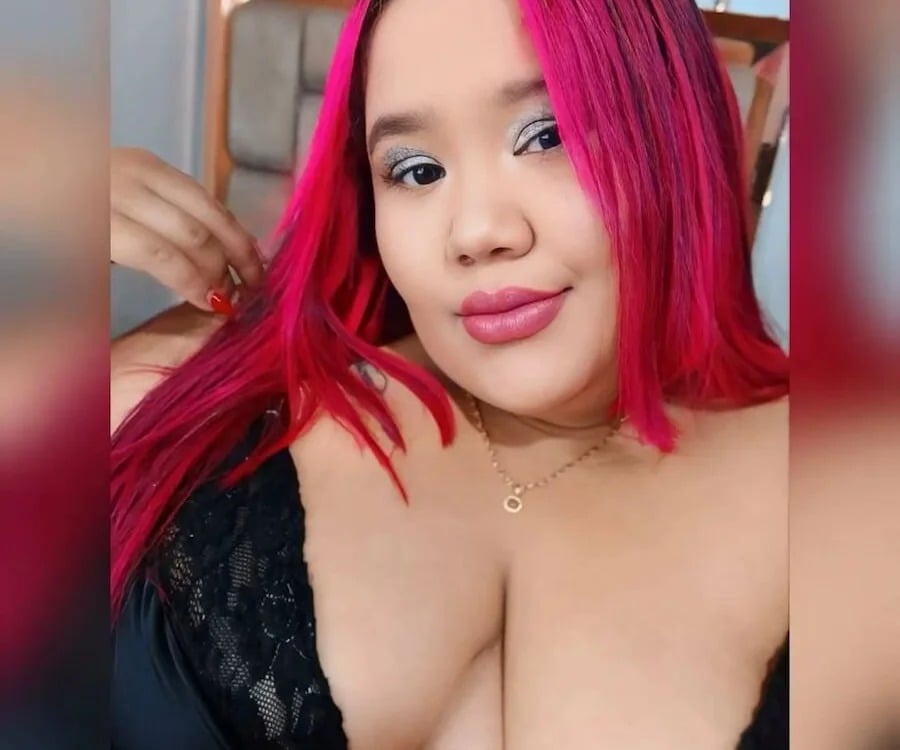 daniela2351 Chatroom