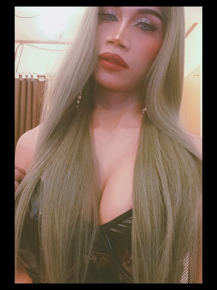 deliciousClaire Chatroom