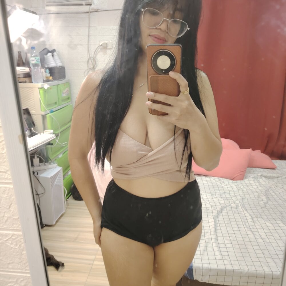 eattmebabyy Chatroom