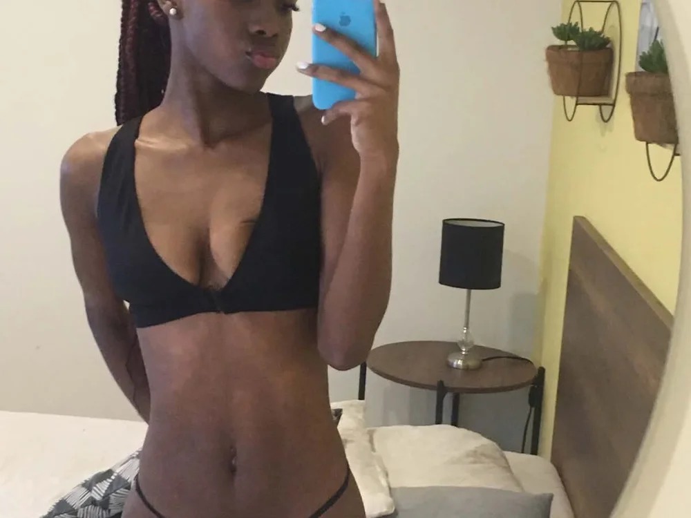 eboony_moon Chatroom