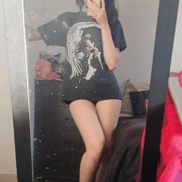 ela_petit Chatroom