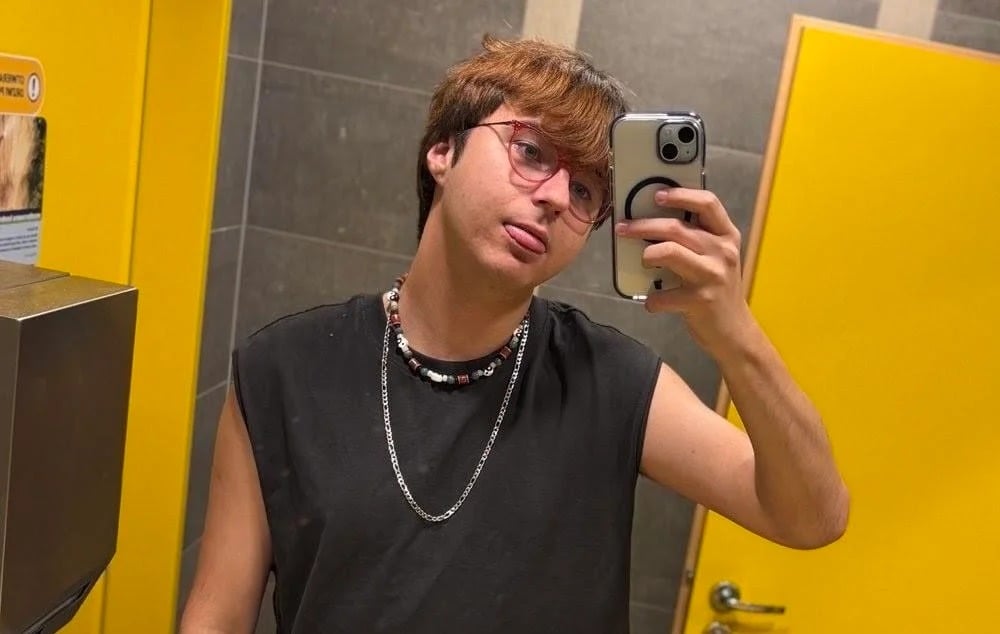 elio_boy Chatroom