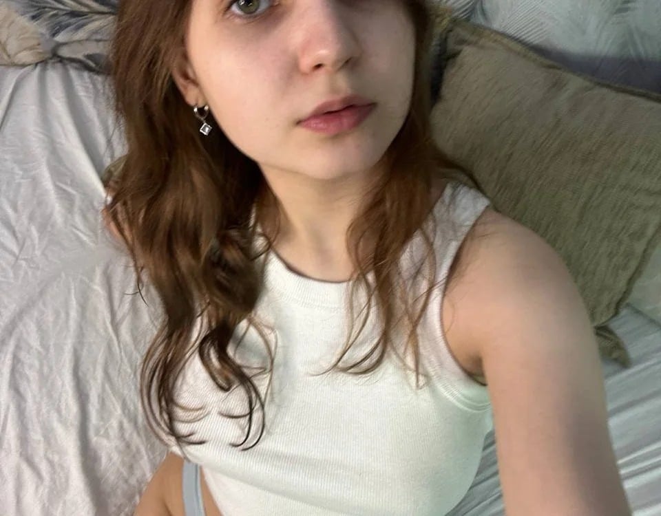 elle_simson Chatroom