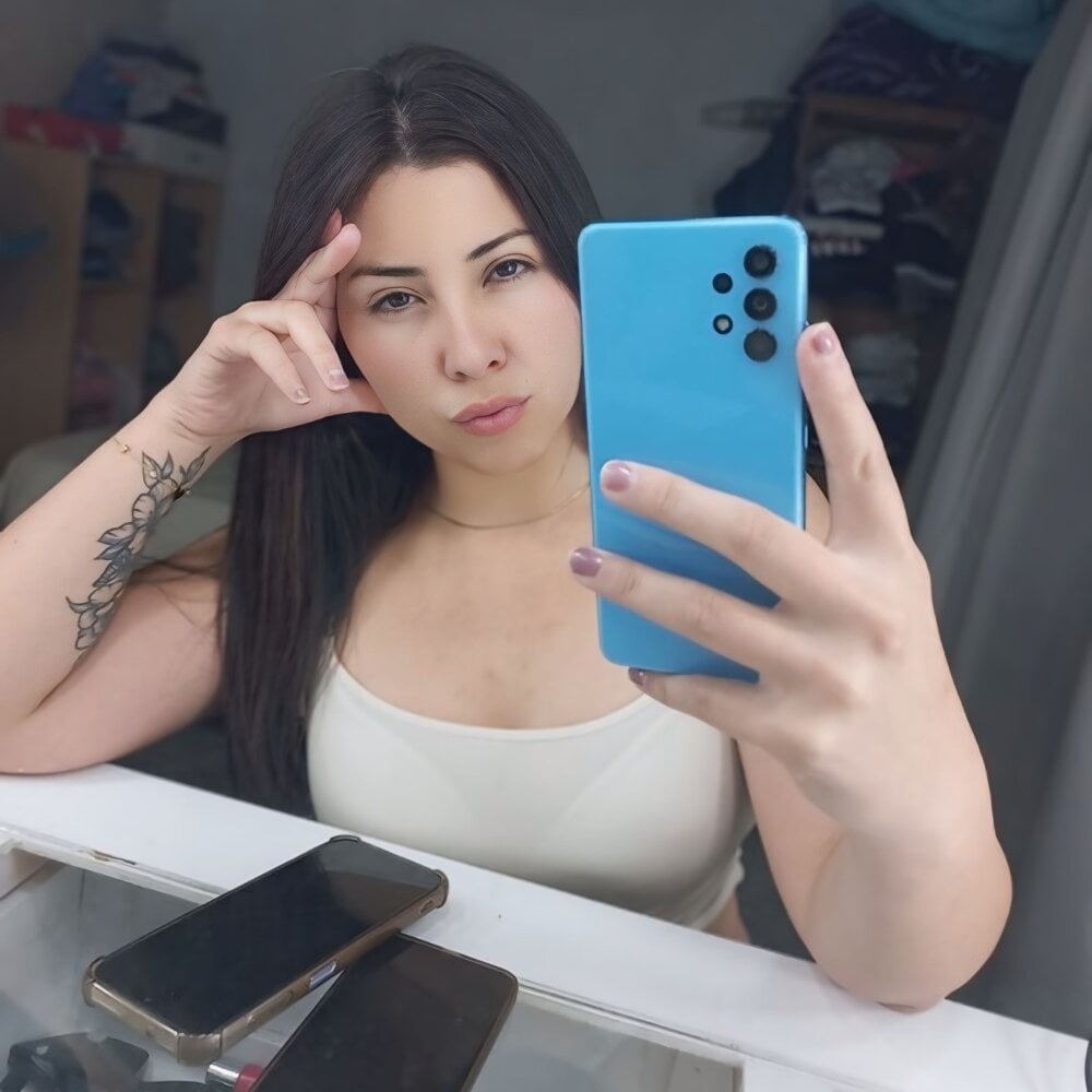 emmacurvyhot Chatroom