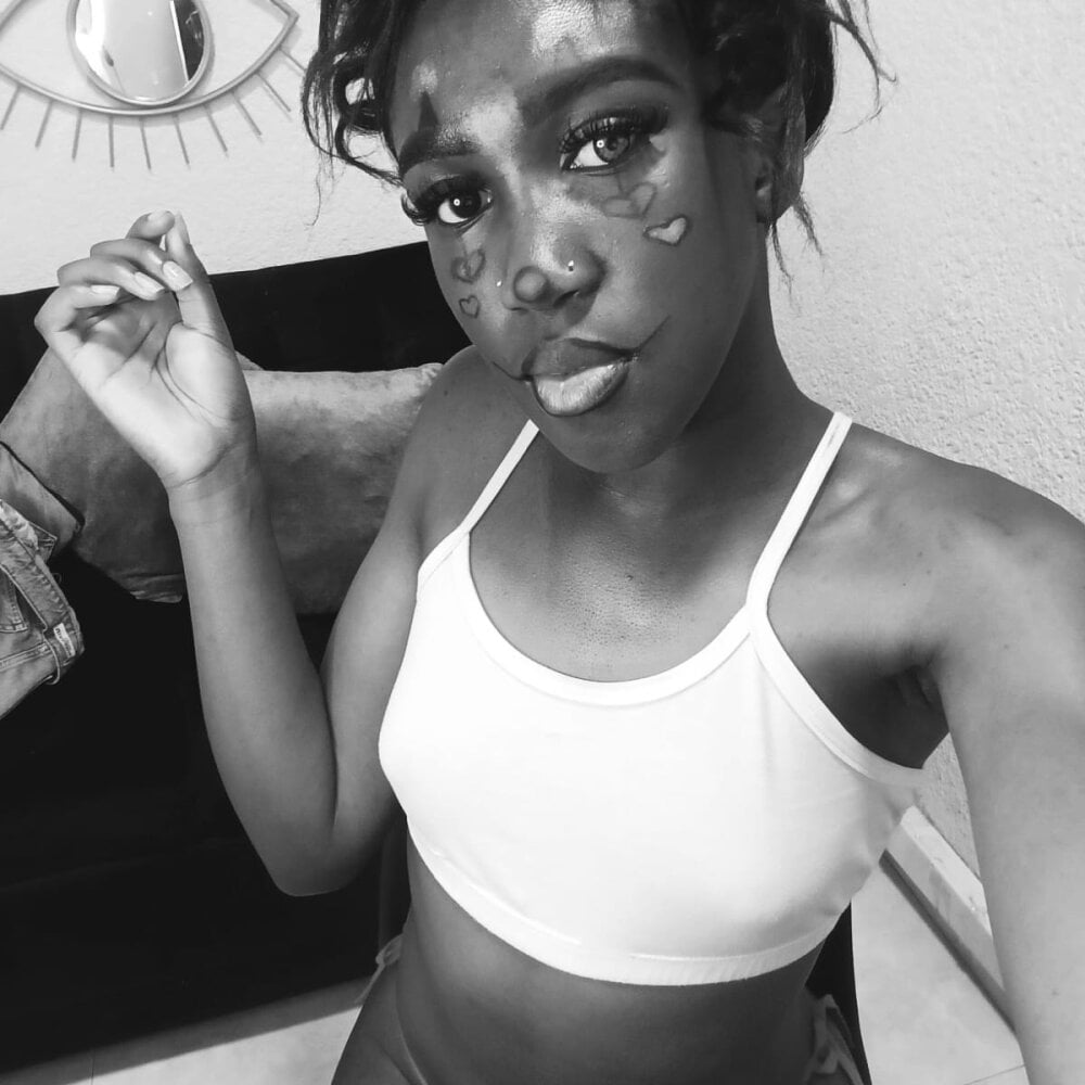 emyfuckhard Chatroom