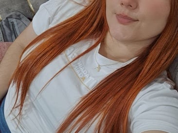girl-redhead-bigtits