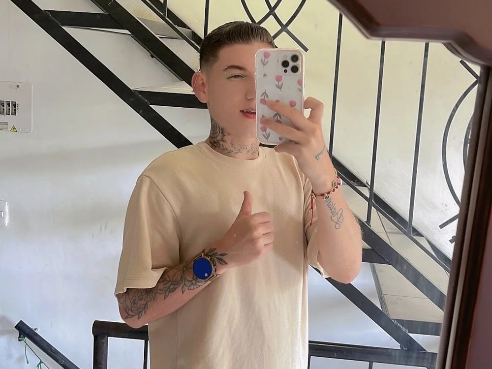 gonzalez_2001 Chatroom