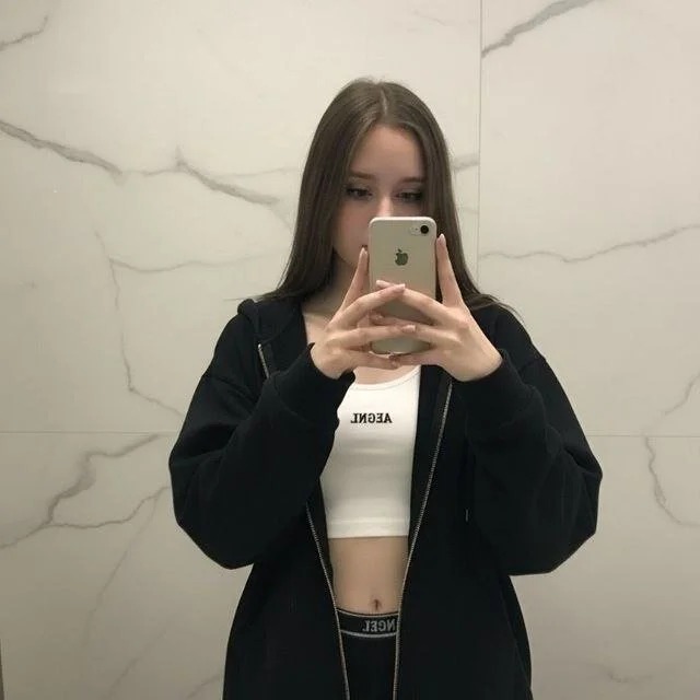 heleinaaa Chatroom