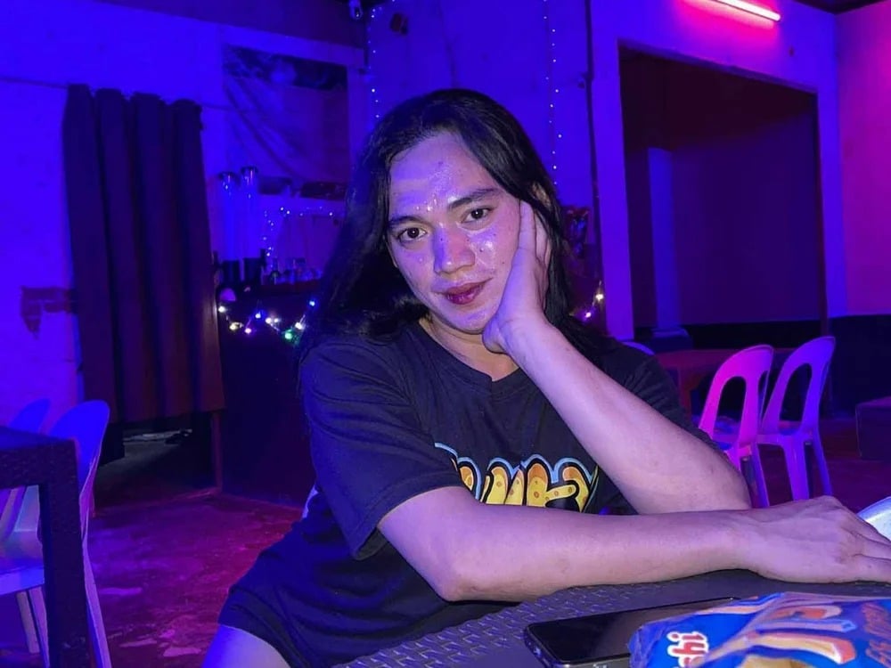 hellacummer_yna Chatroom