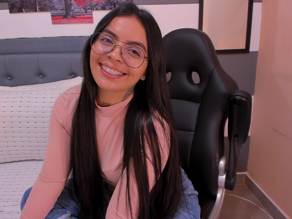 hillary_joness Chatroom