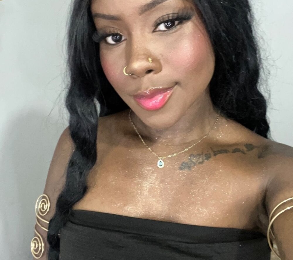 honeyy_cherry Chatroom