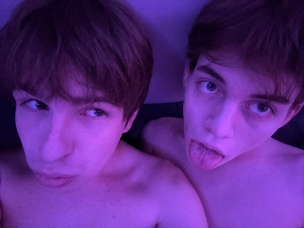 hornybadbunny Chatroom