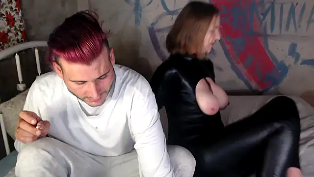hornycouplefuck12 Chatroom
