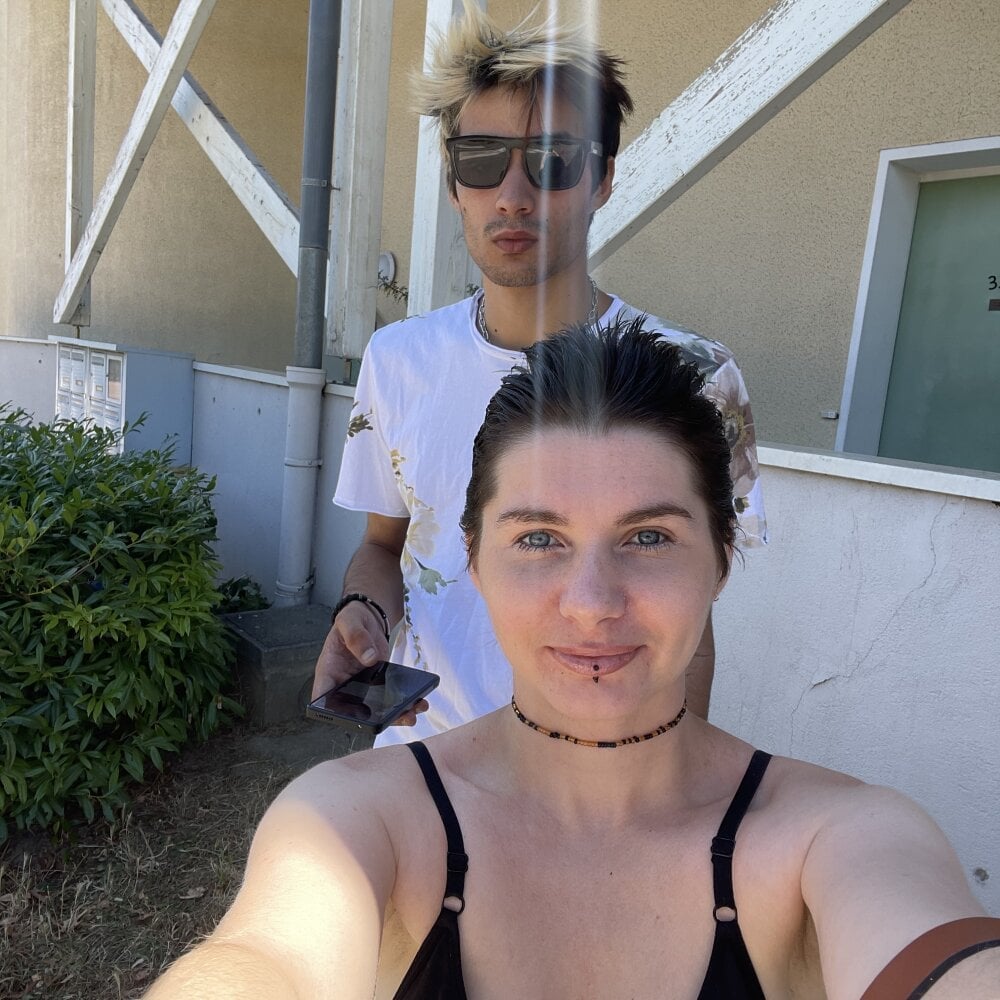 hotcouple2003 Chatroom
