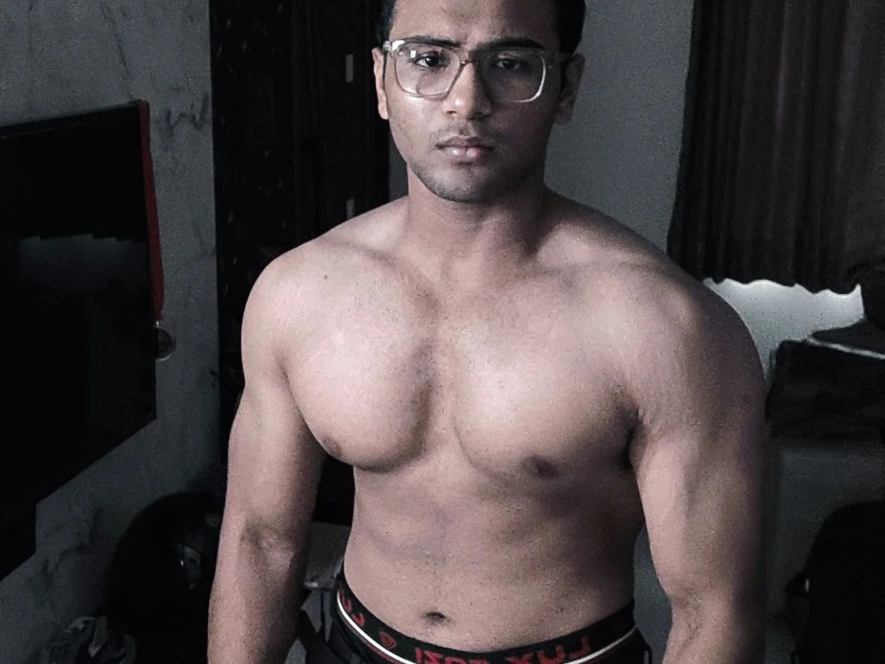 hotguyhere_01 Chatroom