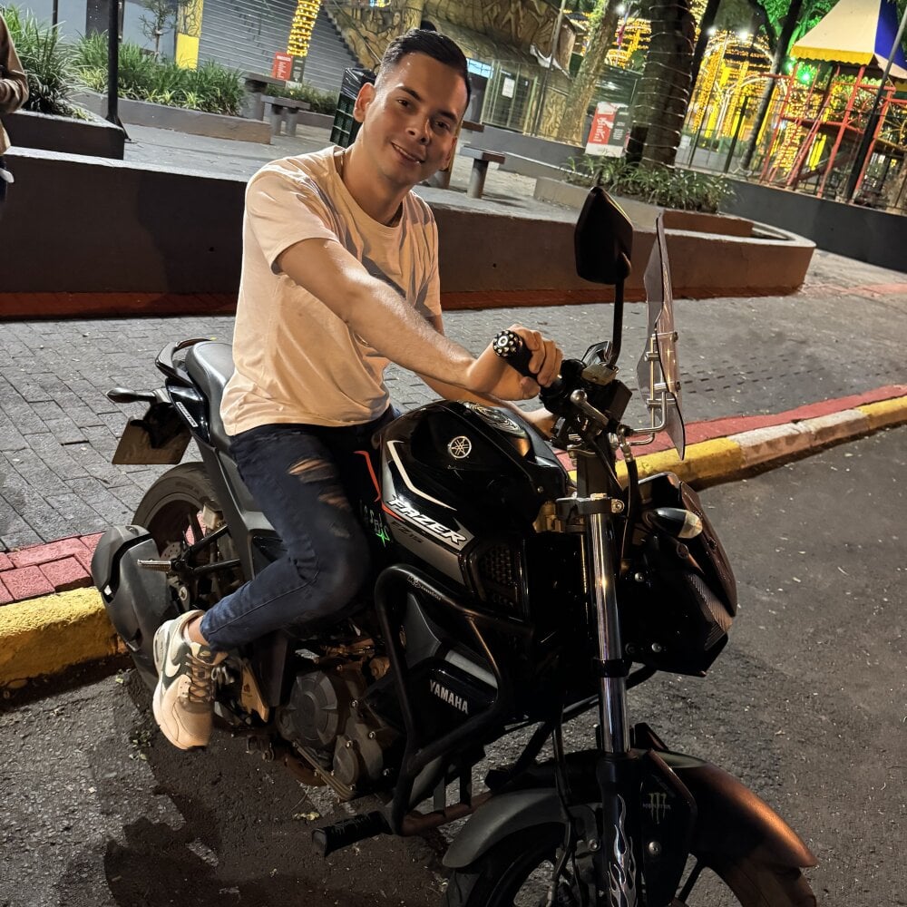 hotjoelalex Chatroom