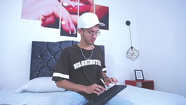 ian_thompsoncut Chatroom