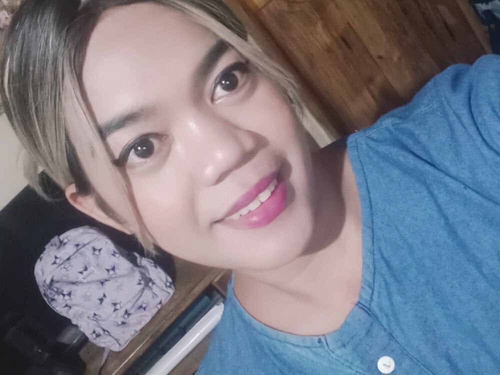 im_ur_hot_ella Chatroom