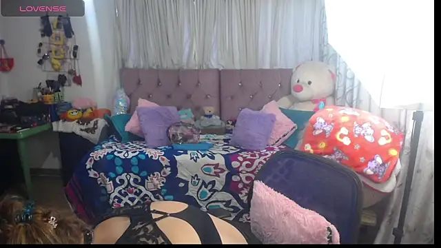 isabella-lips007 Chatroom