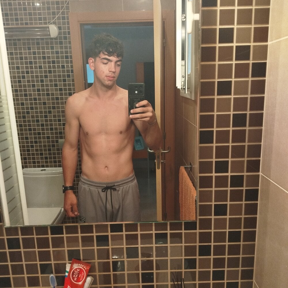 jovencitoo_18 Chatroom