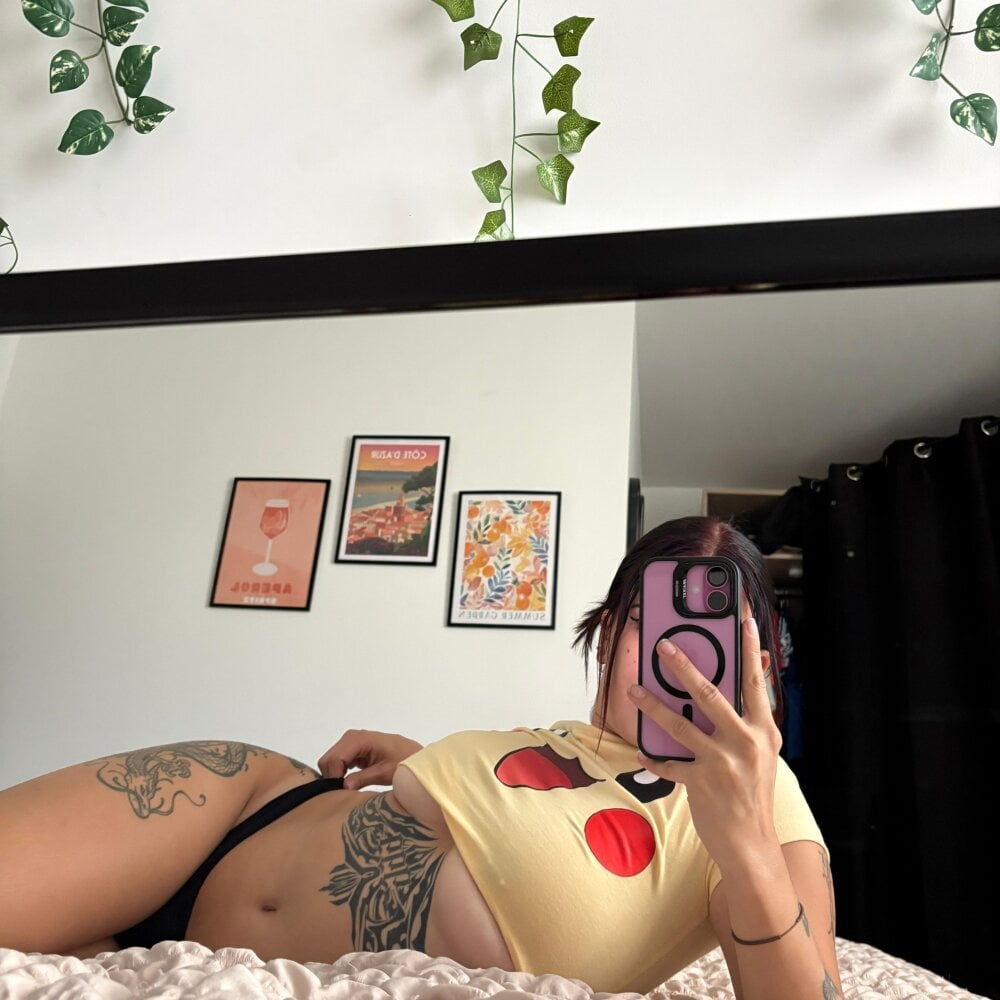 julieeeeee75 Chatroom