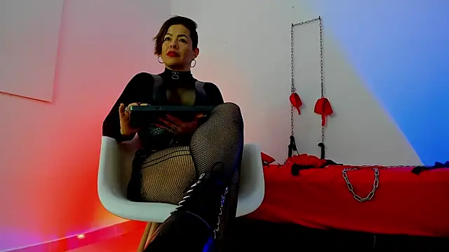 kamilasavedra Chatroom