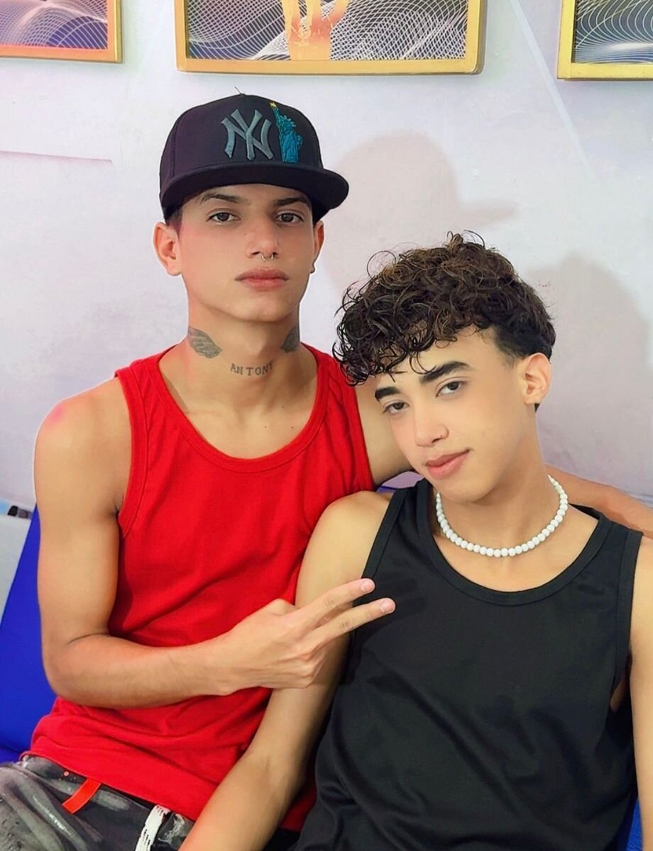 kleo_and_thony Chatroom