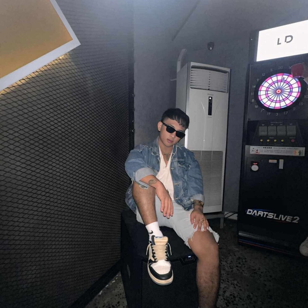 kyriethompson Chatroom